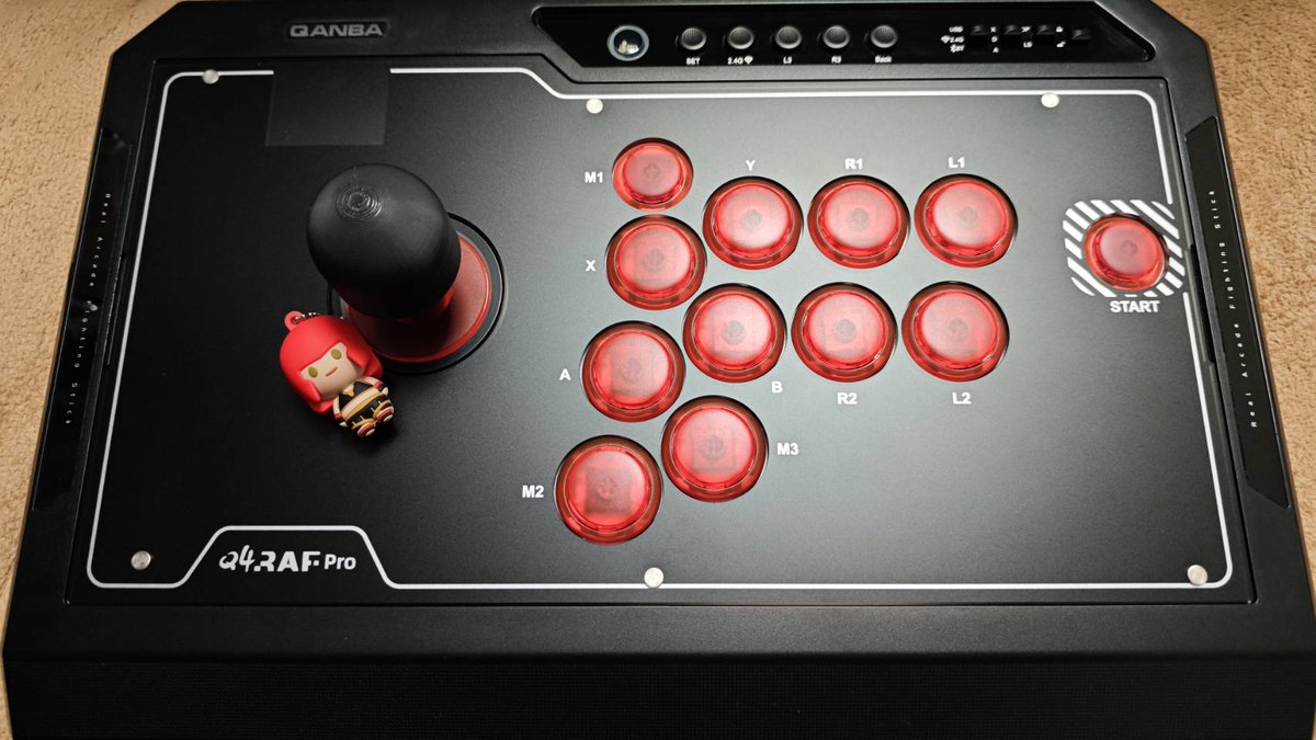 TigerK623K's tweet photo. #愛用アケコン晒すとゲーマーがフォローやrtをしてくれるらしい

よいタグ!!
8月くらいから使ってる相棒
QANBA Q4 PRO 8K
マグネット開閉にしたり、Haute42 Retro+のボタンにして中身をKailh Purple Irisにしたりとちょこちょこイジってあります
増設ボタンの位置がちょうど良くていい感じです💪 https://t.co/nUwq0WwDp5
