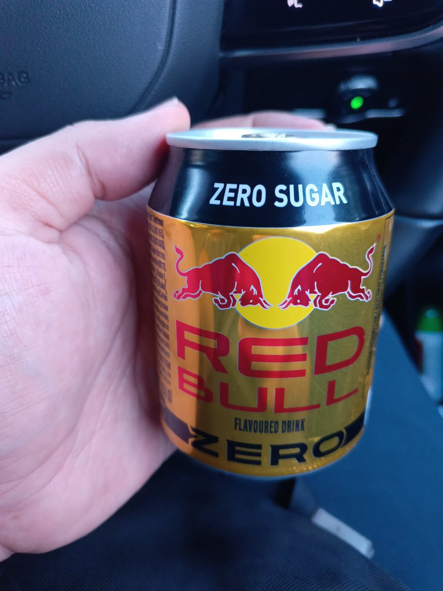 aamsyarr's tweet photo. sbb @redbullracing menang kat sepang, aku beli air ni utk celebrate https://t.co/EgjSDG5RdQ