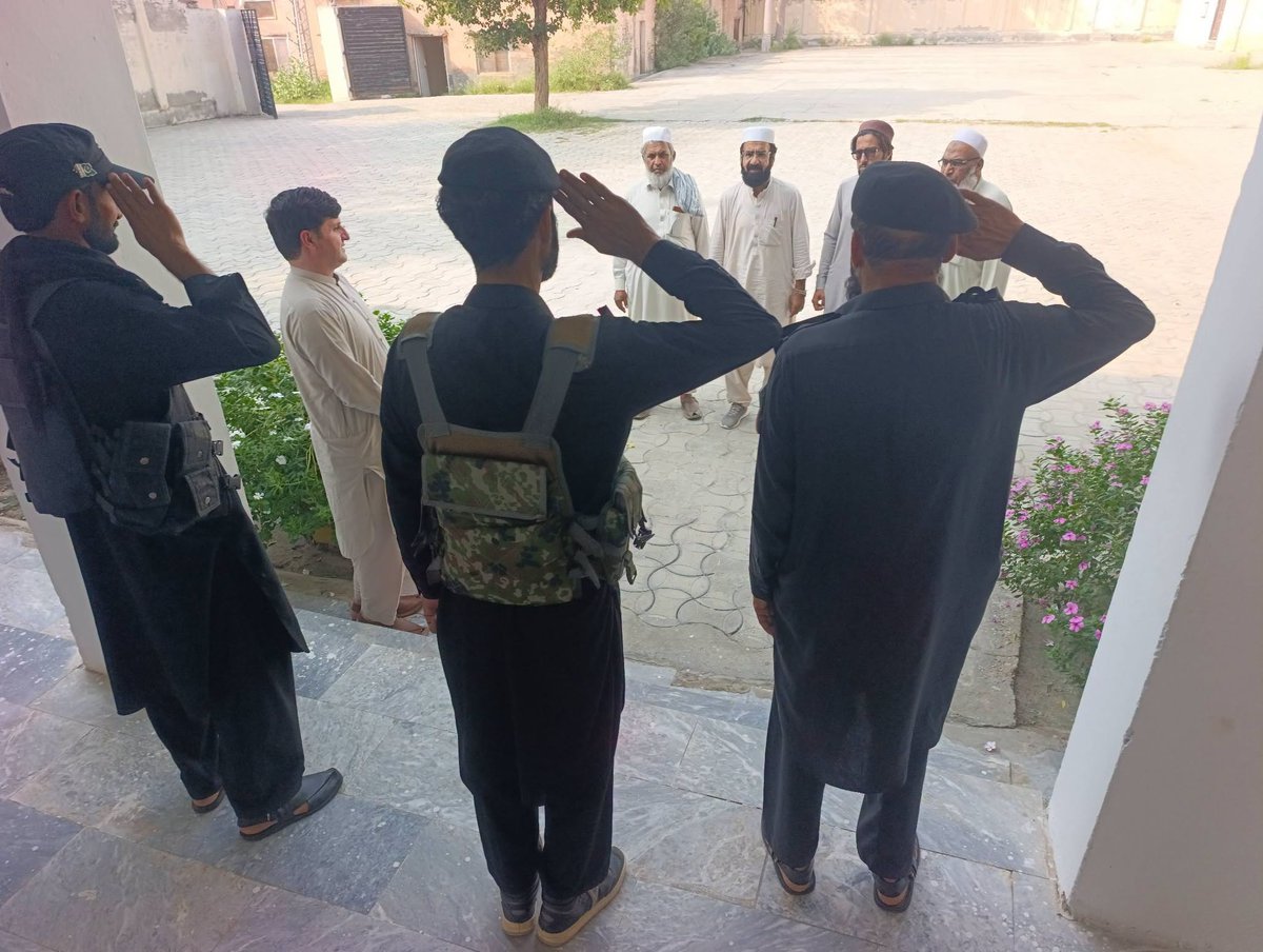 soniayousafzai1's tweet photo. Teachers’ Day — Karak
On World Teachers’ Day, ADC General Karak Sahibzada Samiullah visited government schools, met teachers, reviewed educational facilities, and appreciated their services.
#AbsolutelyGreatCDF #GloballyHonouredCDF #PakPrideCDF #GreatRespectForCDF #SymbolOfStre https://t.co/2k3qh04ILT