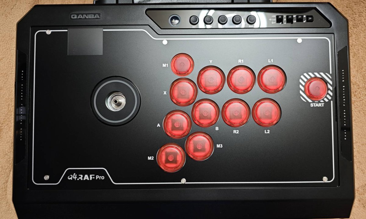TigerK623K's tweet photo. #愛用アケコン晒すとゲーマーがフォローやrtをしてくれるらしい

よいタグ!!
8月くらいから使ってる相棒
QANBA Q4 PRO 8K
マグネット開閉にしたり、Haute42 Retro+のボタンにして中身をKailh Purple Irisにしたりとちょこちょこイジってあります
増設ボタンの位置がちょうど良くていい感じです💪 https://t.co/nUwq0WwDp5