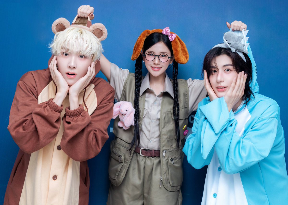 kpop_sbs's tweet photo. [🎤] 261004 오늘의 #MC가요

🔎 인가 ANIMAL 박사 이현의 연구 일지 ✍🏻

1. 동글동글 MC운아기곰 🧸 (어딘가 낯이 익음)
2. 아가미가 호강하는 상어 잏캉🦈 (원산지: 부산)

= 이 둘을 ‘아하즈’라고 한다!💡
오늘의 관찰 결과도 성공적이군 🤓

#인기가요 #MC #이한 #운학 #이현 #보이넥스트도어 #BOYNEXTDOOR #베이비돈크라이 #BabyDONTCry @BOYNEXTDOOR_KOZ @BabyDONTCry_BDC