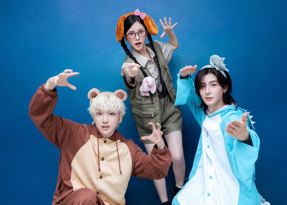 kpop_sbs's tweet photo. [🎤] 261004 오늘의 #MC가요

🔎 인가 ANIMAL 박사 이현의 연구 일지 ✍🏻

1. 동글동글 MC운아기곰 🧸 (어딘가 낯이 익음)
2. 아가미가 호강하는 상어 잏캉🦈 (원산지: 부산)

= 이 둘을 ‘아하즈’라고 한다!💡
오늘의 관찰 결과도 성공적이군 🤓

#인기가요 #MC #이한 #운학 #이현 #보이넥스트도어 #BOYNEXTDOOR #베이비돈크라이 #BabyDONTCry @BOYNEXTDOOR_KOZ @BabyDONTCry_BDC