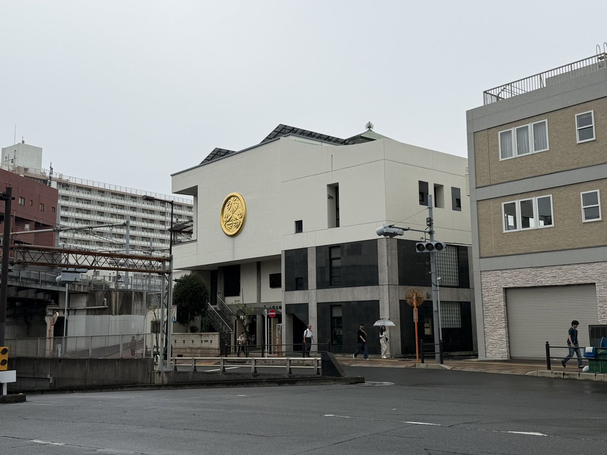 wononegie's tweet photo. JRで有楽町から南千住に移動して、そこから押上まで歩くことにしました

南千住で降りたの何���ぶりだろう…学生の頃以来？

学生頃は気にしなかったけど，駅前に回向院がありました

お寺の前に吉展ちゃんのご供養のお地蔵様（吉展地蔵尊）がおられました

発見されたのって回向院でしたっけ？ https://t.co/k4hMijrXrz