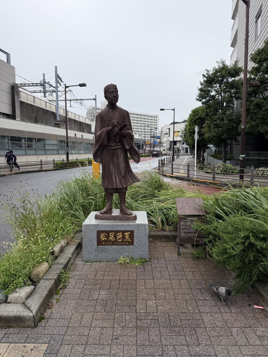 wononegie's tweet photo. JRで有楽町から南千住に移動して、そこから押上まで歩くことにしました

南千住で降りたの何���ぶりだろう…学生の頃以来？

学生頃は気にしなかったけど，駅前に回向院がありました

お寺の前に吉展ちゃんのご供養のお地蔵様（吉展地蔵尊）がおられました

発見されたのって回向院でしたっけ？ https://t.co/k4hMijrXrz
