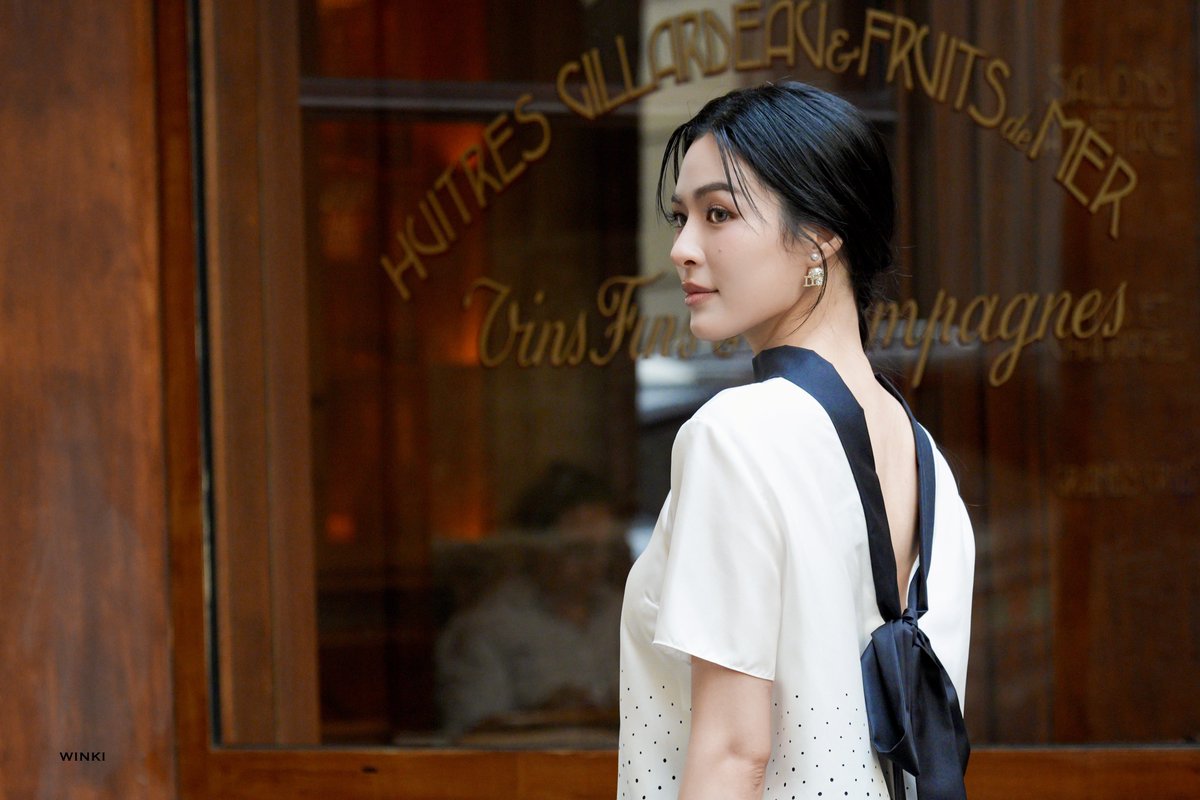 BestKwong511_CN's tweet photo. Lingling Kwong makes every Dior appearance feel visually complete, allowing the fashion and her presence to work together beautifully.

#LinglingKwong #DiorSummer27
#PFW #Dior
#LinglingKwongXDiorSummer27
@Dior @linglingsirilak https://t.co/tU0zKZ8A43