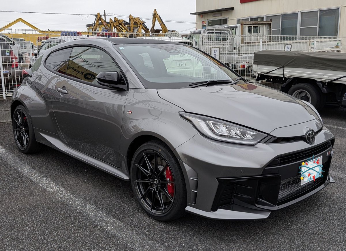yuuking_mix's tweet photo. 26式GRヤリスDATようやく納車！🏁
新車契約から延期延期で約半年くらい！
とうぶんはイジらずに乗る〜〜😚 https://t.co/6S1DffSBE4