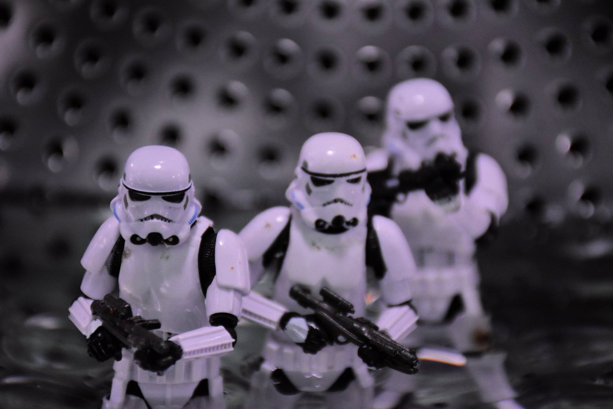 ReadFiveDesigns's tweet photo. Underworld
#readfivestandingby
#theempire #stormtroopers #starwars #toyphotography https://t.co/JAHYJxDWhz