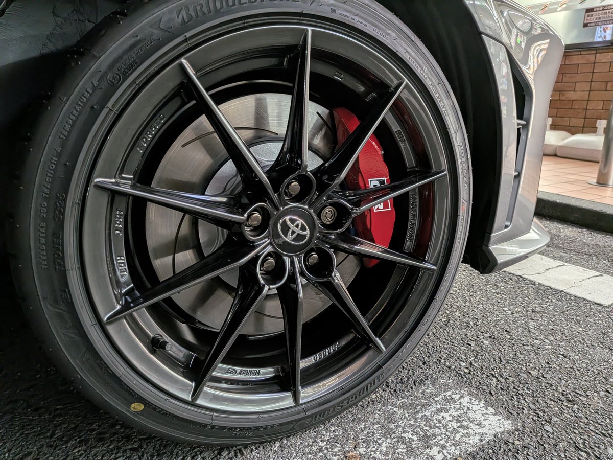yuuking_mix's tweet photo. 26式GRヤリスDATようやく納車！🏁
新車契約から延期延期で約半年くらい！
とうぶんはイジらずに乗る〜〜😚 https://t.co/6S1DffSBE4