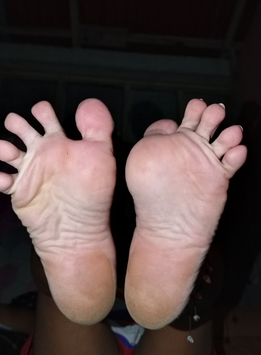 goddessbeng_16's tweet photo. U love a toes spread 🙈🙈 don't deny losers

findom https://t.co/fHn03VEgc8