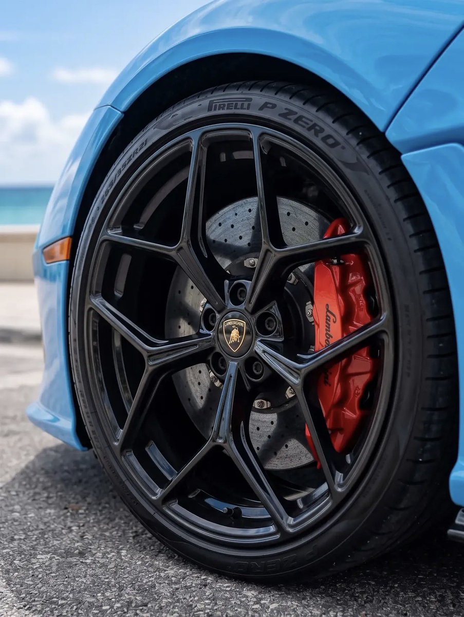 Trendverse22's tweet photo. Light blue never looked this dangerous. 💙🔥 The Revuelto is a different kind of beast. https://t.co/nmK8yXbcmW