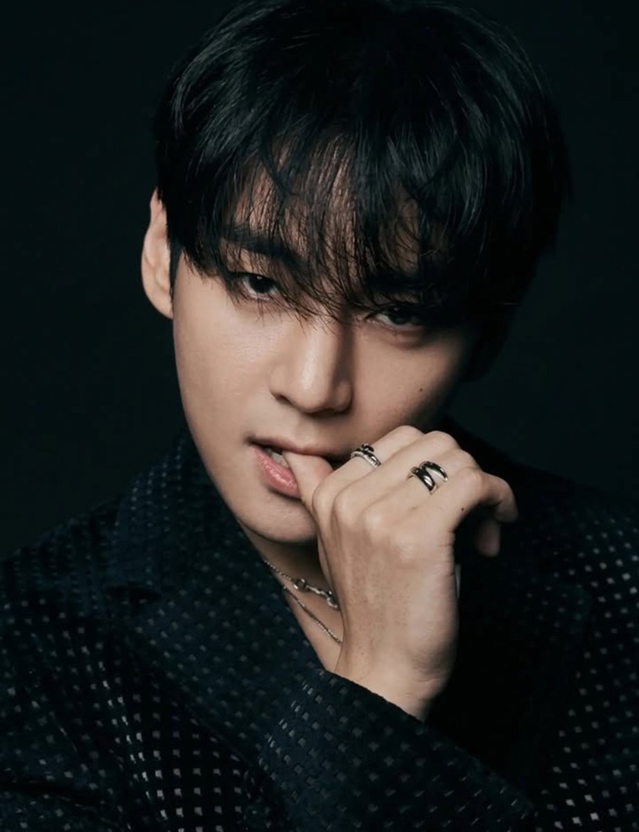 bertu44085's tweet photo. Dear Tae,remember that you are very loved &amp; admired!! You have everything your haters don't have, which is why they attack you! But you are &amp; always will be. THE PRIDE OF KOREA,THE IDOL OF IDOLS,THE KING MIDAS OF BRANDS &amp; we love you &amp; would always be by your side.
BORAHAE TAE 💜 https://t.co/vARk1O81vy