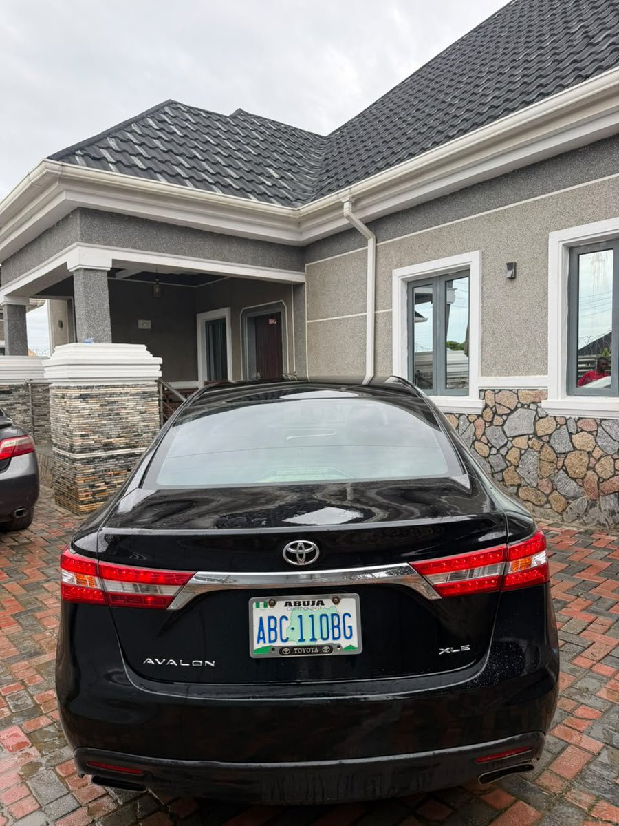 FtEE_autos's tweet photo. 2016 Toyota Avalon XLE for 13.5m Abuja slt https://t.co/uvCpev7YU9