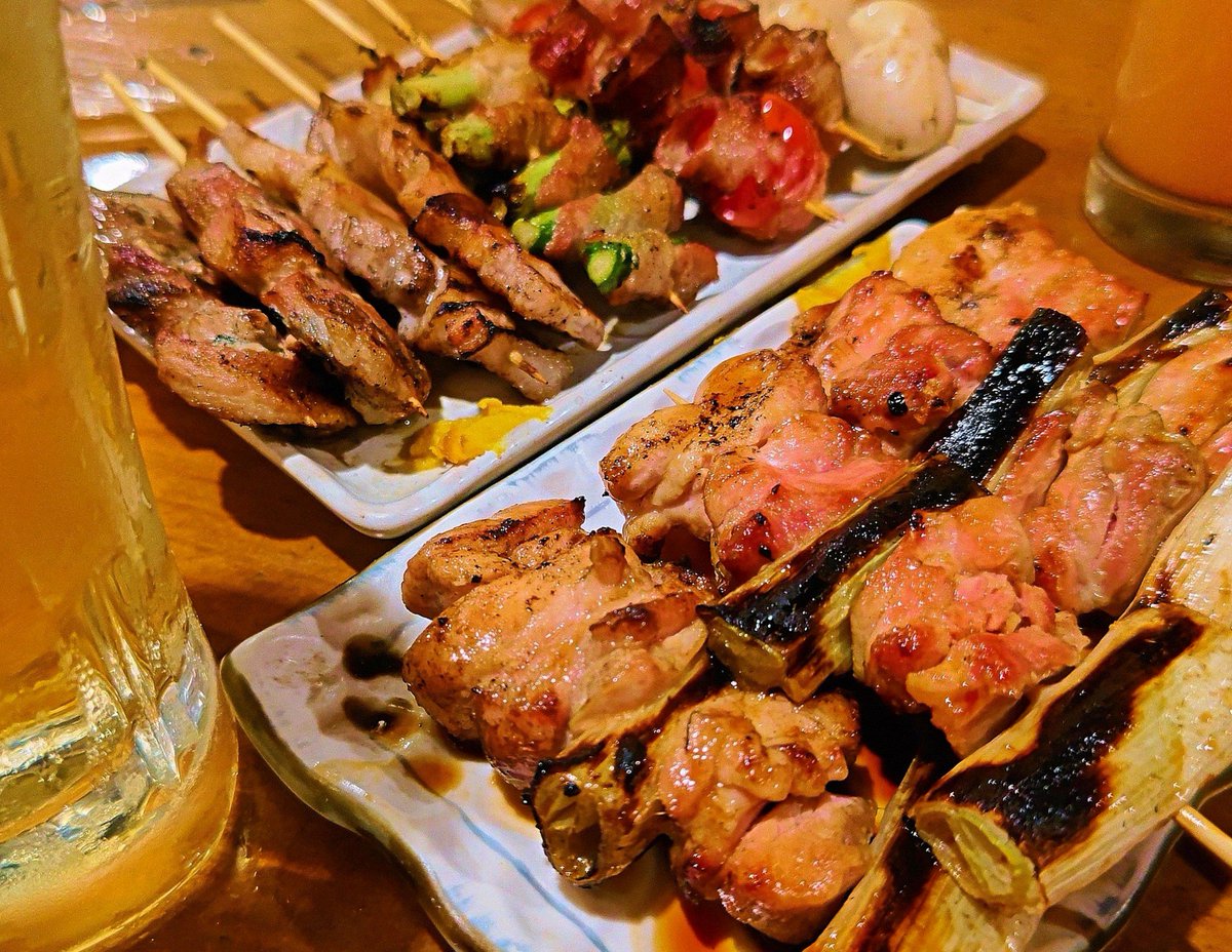 saki501_v's tweet photo. 花火の後は心のオアシス焼き鳥🤤🩷

この後、よく行くカラオケバーへ🎤
1曲目は必ず「 Don't stop me now」を歌うのだけど
QUEEN大好き！！というお客様がいらして嬉しかった☺️
(普段は滅多にいない🥺)

上手く歌えたのはアヴリルの「Complicated」と
Nirvana「Drain You」

今日もお疲れ様でした☺️💕 https://t.co/lfUiFBOb3F