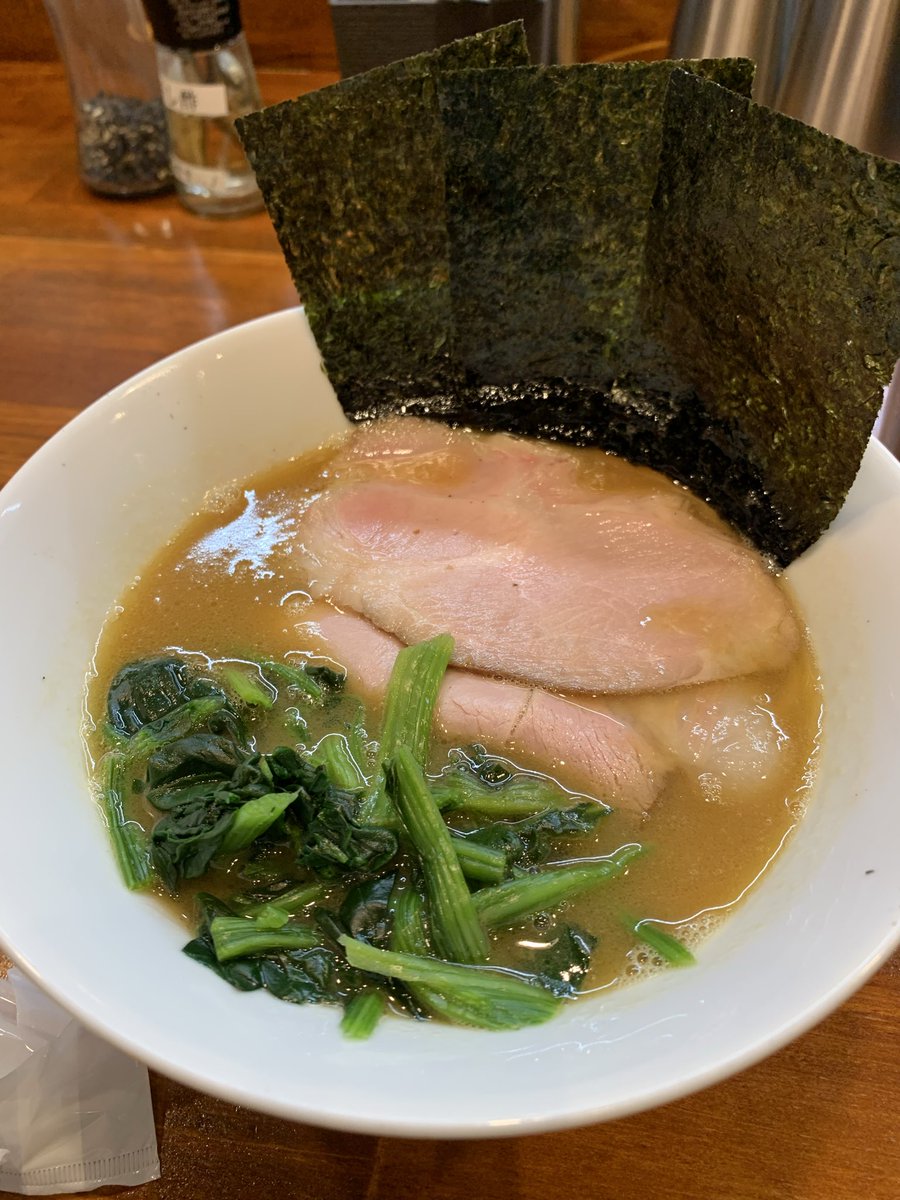 norude's tweet photo. 名古屋から帰って晩御飯
ラストオーダーギリギリでしたが
無事いただくことが出来ました

久しぶりのおひとり様お店ラーメン♡

明日には旦那さん帰ってくるから
配信見ながらお掃除頑張る https://t.co/UGys4dkoqD