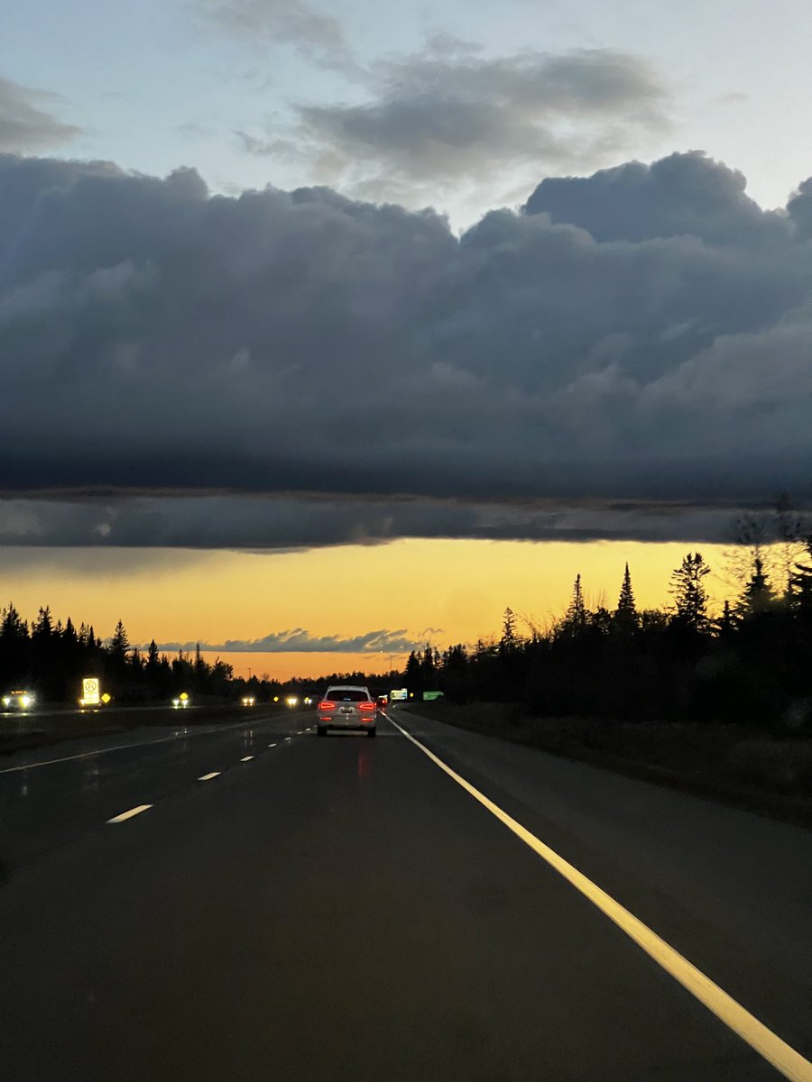 cellularanjola's tweet photo. Caught sunrise on the 115 today:)) https://t.co/ZjOldSwt3l
