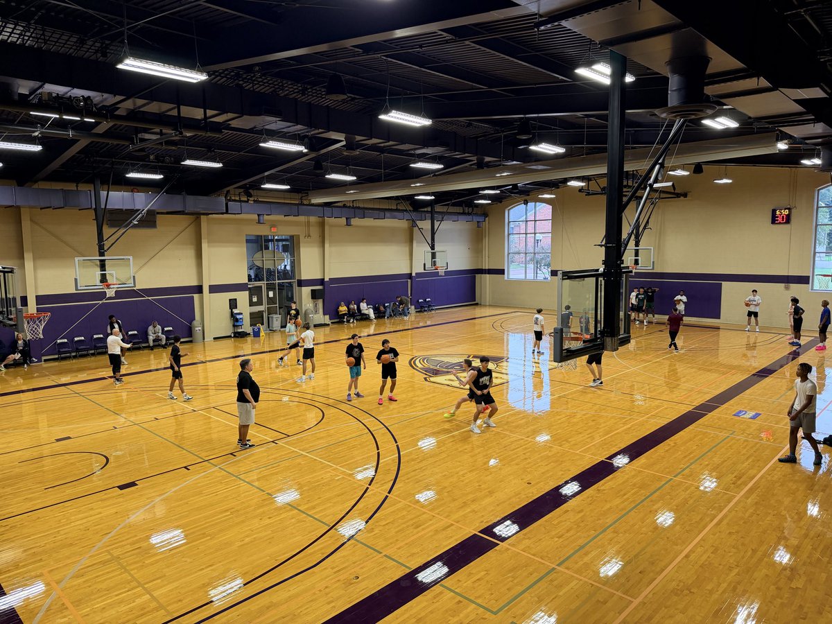 schafer50's tweet photo. Big thank you to @udh_84 for having @nresultsrecruit at camp this weekend! We appreciated the opportunity to speak with players &amp; families about today’s college basketball recruiting landscape and how to successfully navigate the process! 🏀 @CoachKen_Smith https://t.co/CyRq6TkeV2