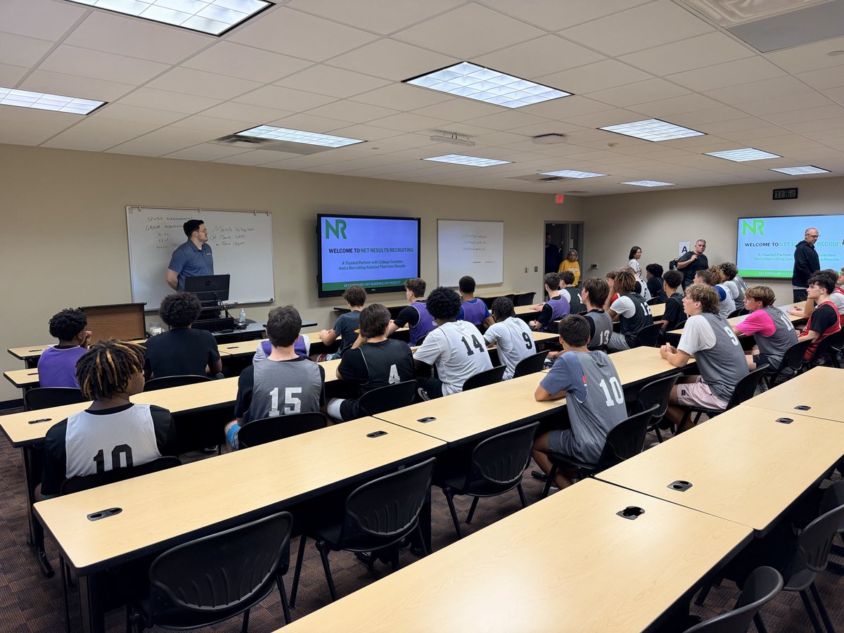 schafer50's tweet photo. Big thank you to @udh_84 for having @nresultsrecruit at camp this weekend! We appreciated the opportunity to speak with players &amp; families about today’s college basketball recruiting landscape and how to successfully navigate the process! 🏀 @CoachKen_Smith https://t.co/CyRq6TkeV2