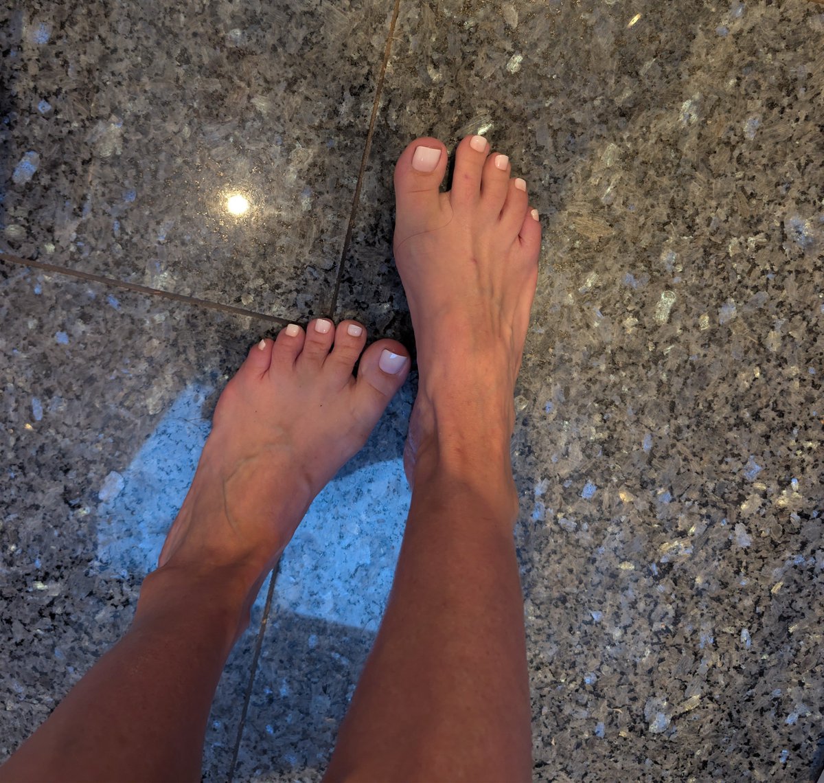 JennaFootprint's tweet photo. Frisch aus der Dusche 💦 #findom #Fußbilder #Feet #FootPics #FeetPics #SolePics #PrettyFeet #HappyFeet #FeetLover #FootLover #Fußfetisch #CustomContent #CustomPics #CustomVideos https://t.co/pHmqPVU01w