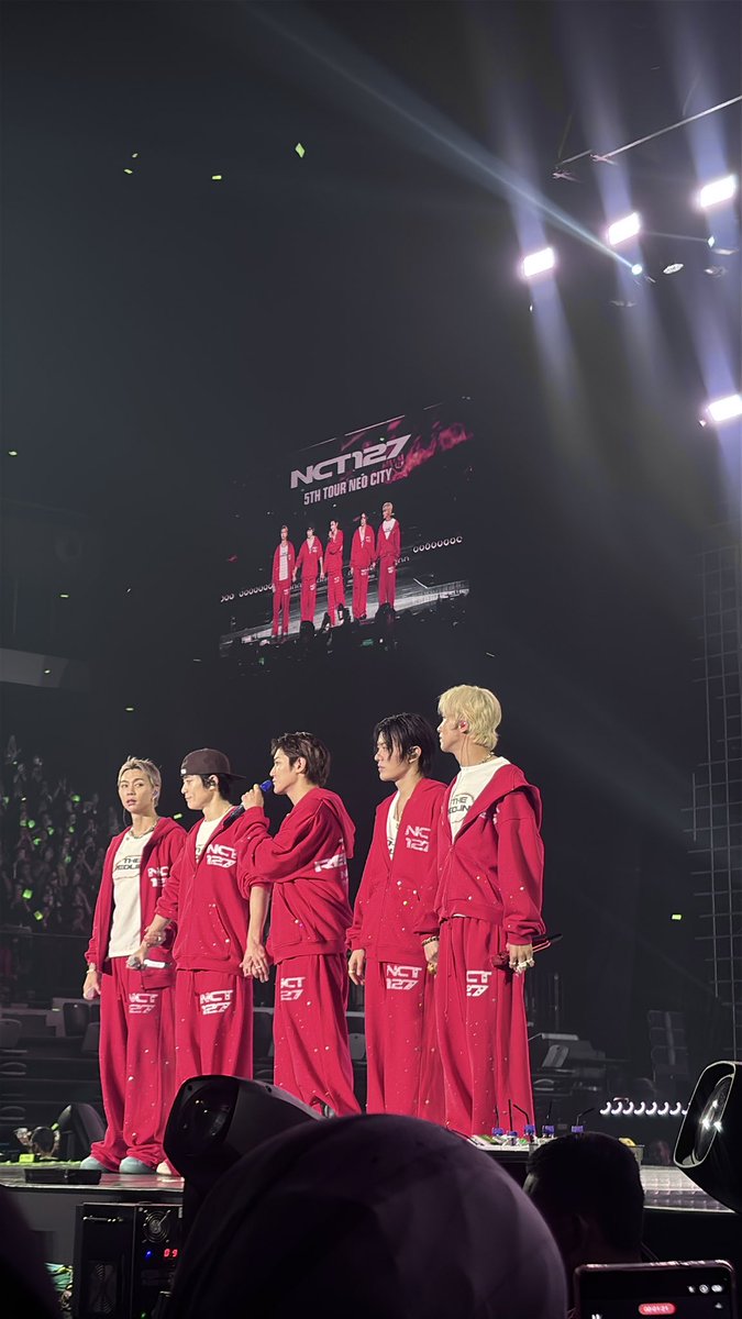 jaenoow's tweet photo. "cuti karena alasan keluarga"
keluarga yang dimaksud:

#NCT127 #THE_REDLINE #JAKARTA #NCT127_5TH_NEOCITY_THE_REDLINE https://t.co/qjCz68vh6x