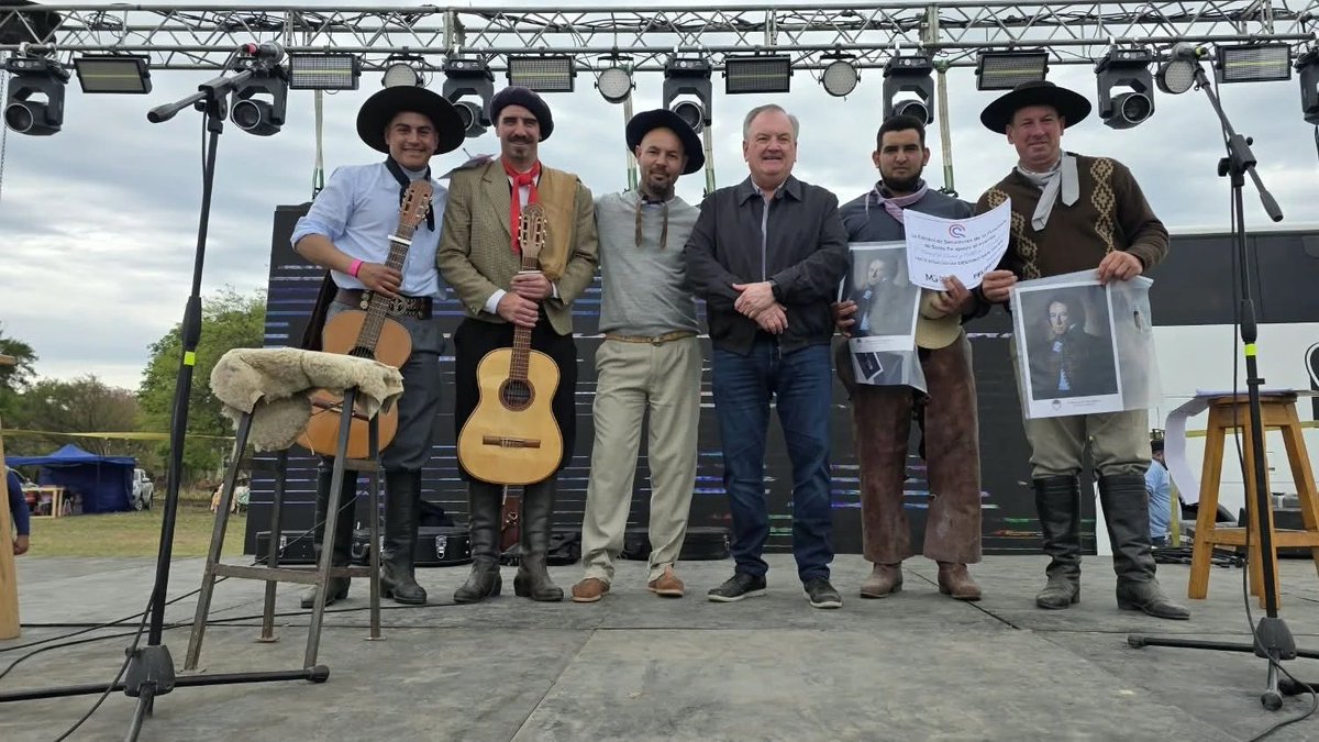 SenadoSantaFe's tweet photo. 👏@felipemichlig: “La Patria se hizo a caballo, hay que apoyar nuestra cultura"

📲https://t.co/vaDP98L7sB https://t.co/ATz0H6ArFZ