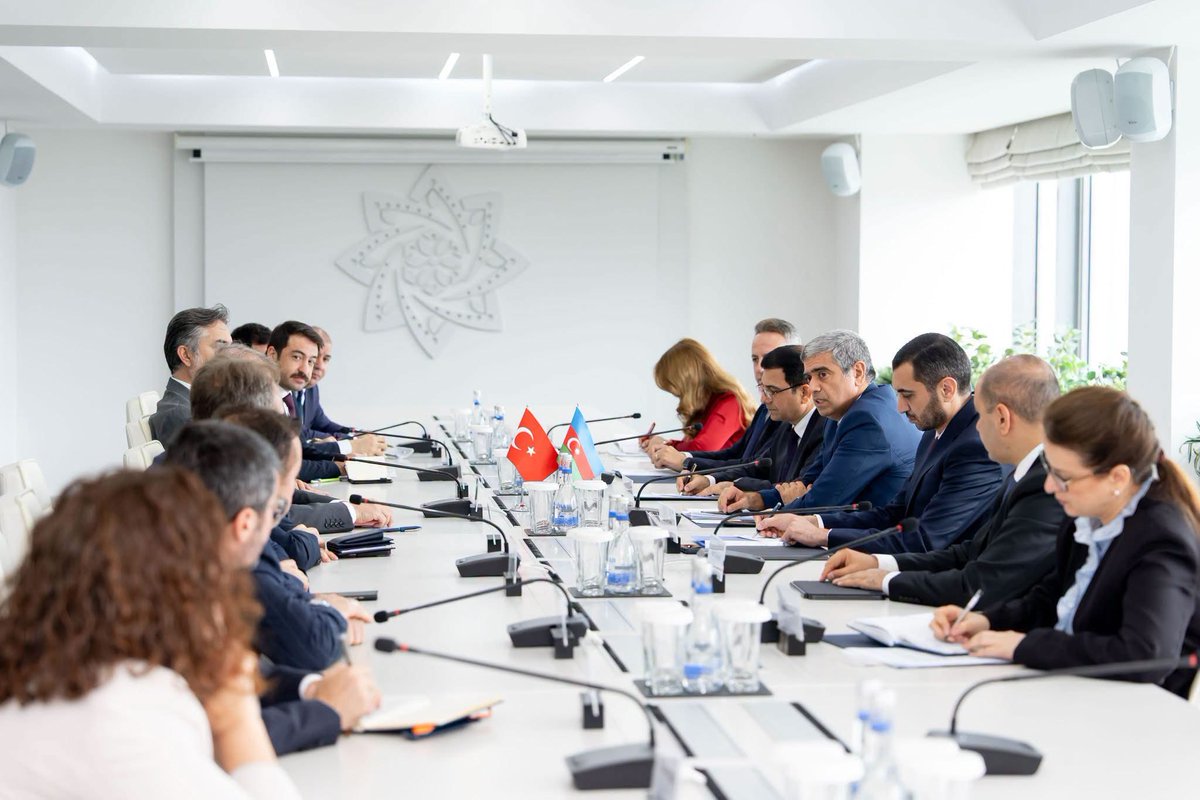 dtseagovaz's tweet photo. Nazirlikdə Türkiyənin əmək və sosial müdafiə nazirinin müavini Adnan Ertemin başçılıq etdiyi nümayəndə heyəti ilə görüş olub.
➡️ https://t.co/UaGDmfBMQf
#ƏƏSMN #DTSEA #CSGBakanlik https://t.co/ce9kXKRuK3