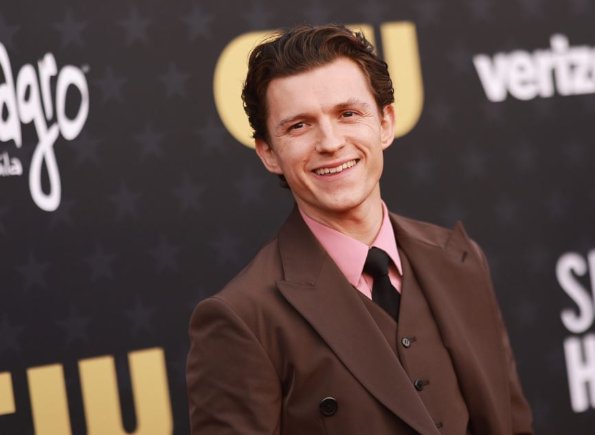 USACelebHub's tweet photo. 🕷️ Who is Tom Holland?
👉 Read the complete Tom Holland biography, movies, Spider-Man career and latest highlights: https://t.co/3FrwR2mSiv

#usacelebhub #TomHolland #SpiderMan #PeterParker https://t.co/kmDyGr8FEl