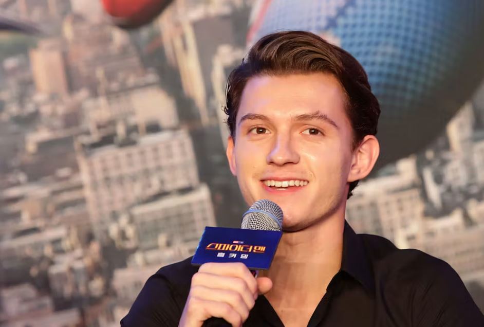 USACelebHub's tweet photo. 🕷️ Who is Tom Holland?
👉 Read the complete Tom Holland biography, movies, Spider-Man career and latest highlights: https://t.co/3FrwR2mSiv

#usacelebhub #TomHolland #SpiderMan #PeterParker https://t.co/kmDyGr8FEl