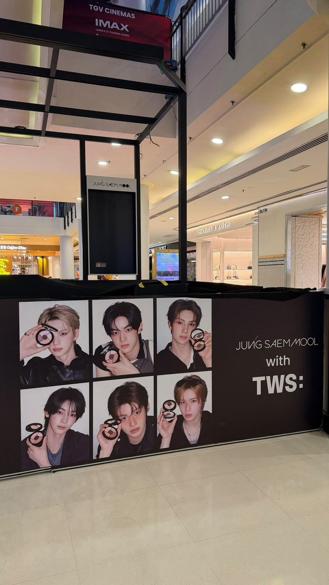 is42bella's tweet photo. tws jungsaemmool finally opening in malaysia! 🤩

thanks for the pics @woonmyungzzie 🫶 https://t.co/aGOgZQjBYE