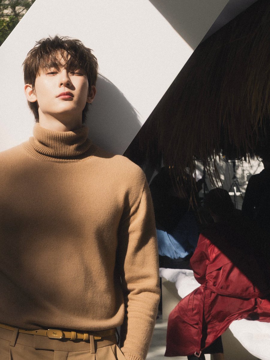 fforceb's tweet photo. 🦊 Even the sunlight glaring into my eyes isn’t as piercing as the gaze that pierces my heart ✨

(well ok Shakespeare)

BOOK X CELINE PFW27
#BookKasidet
#Celine #CelineEte2027
#MichaelRider #kasibook https://t.co/9zijuXIaj2