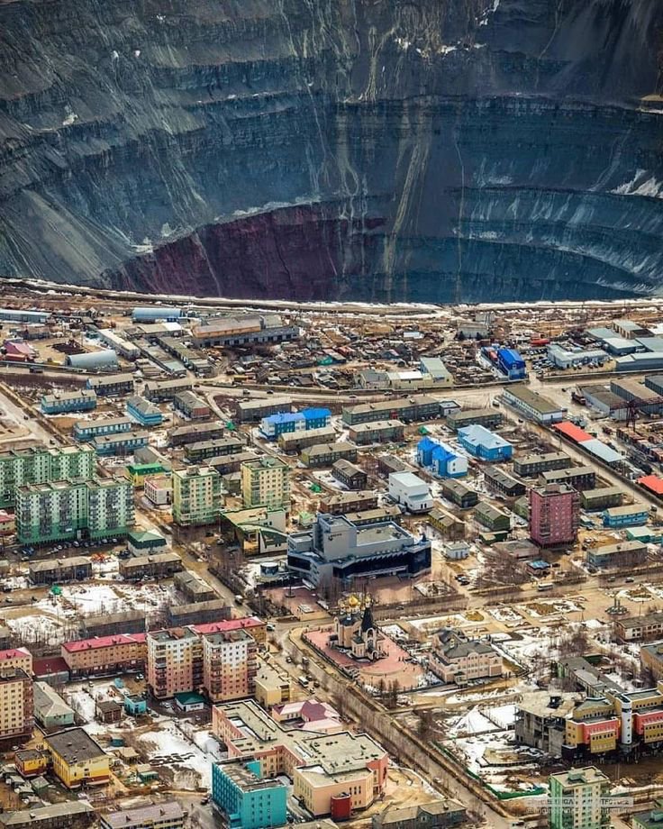 eastblocvisuals's tweet photo. The former Mirny diamond mine in Siberia, opened in 1957. https://t.co/jh4TFxgvO1