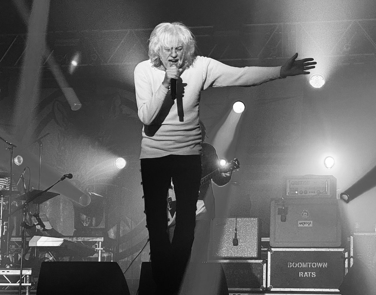 NewYorkCheesy's tweet photo. Happy Birthday 🎈🎙️
#BobGeldof 7️⃣5️⃣
#TheBoomtownRats
‘Joey's On The Street Again’
https://t.co/HFYIR8odTn via @YouTube https://t.co/YOy5yMOpDv