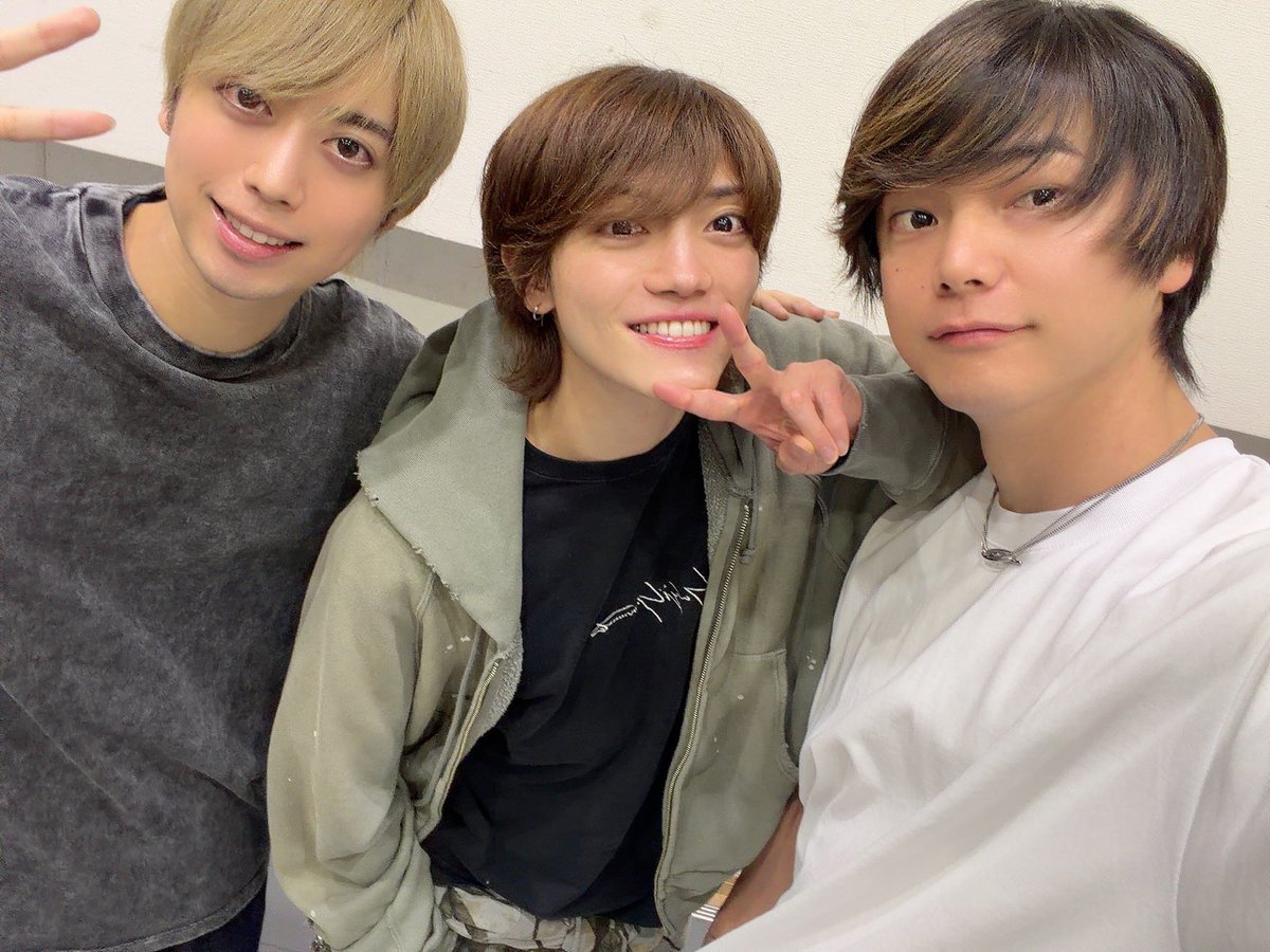 KoudaiTakikawa's tweet photo. いよいよ出発進行🚃‼️

ミュージカル『青春-AOHARU-鉄道』7～イーストサイドストーリー～💃

稽古がスタートしたぜ🧡💛💙‼️

本読みしたけど、胸アツだし、めっちゃテンションあがったわ！！

みんなー！東京、宮城、兵庫公演よろしくなｯ👊💥

#鉄ミュ
#青春鉄道 https://t.co/GaimKAwqMP