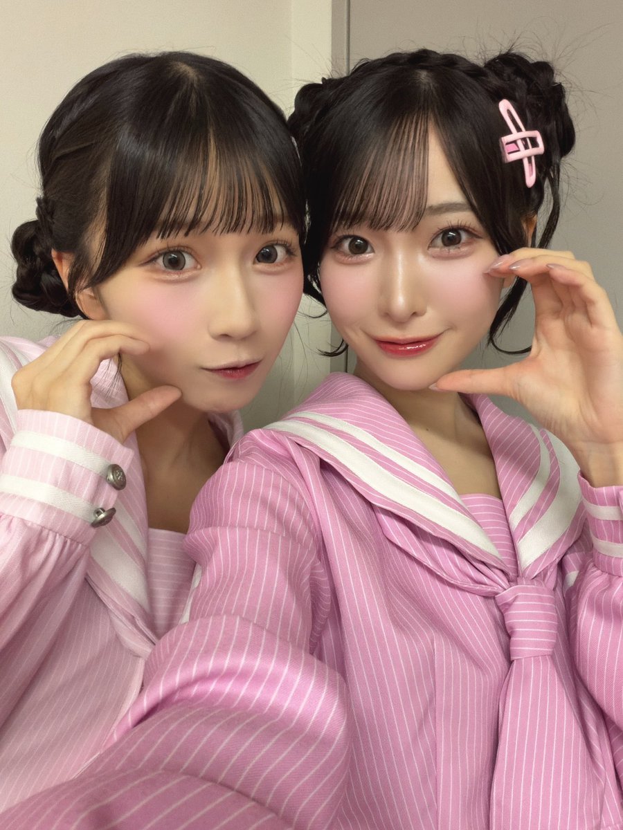 amano_konoa's tweet photo. 5thシングル発売記念
サンリオキャラクタースペシャルライブ
ご来場いただいた皆様ありがとうございます！💗
プリンくんと一緒にパフォーマンスさせていただけて本日も幸せいっぱいです( ;ᯅ; )一緒に踊ってくださってありがとうございます😭💖ももちゃんと⸜( ˶'ᵕ'˶)⸝ﾔｯﾀ
#ニアジョイ https://t.co/FTqDAqA17s