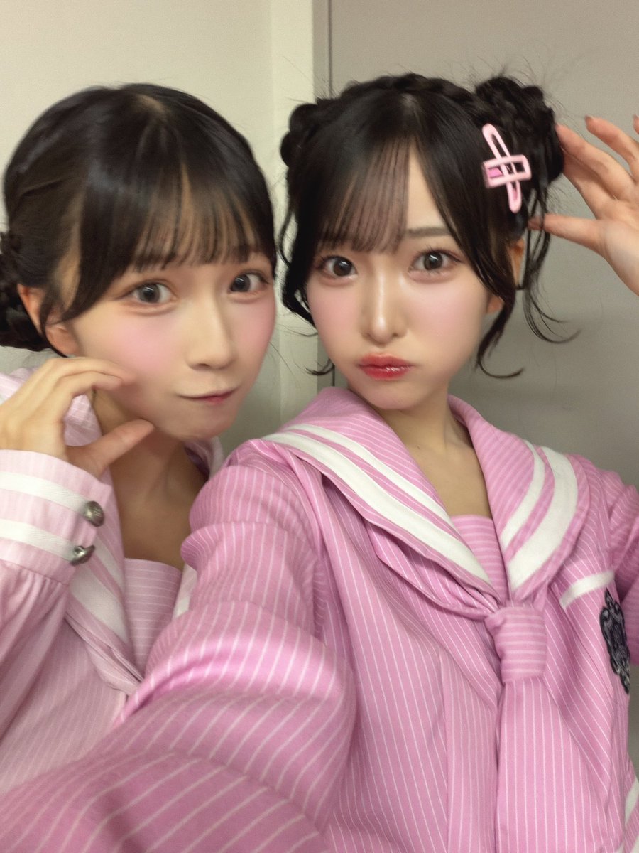 amano_konoa's tweet photo. 5thシングル発売記念
サンリオキャラクタースペシャルライブ
ご来場いただいた皆様ありがとうございます！💗
プリンくんと一緒にパフォーマンスさせていただけて本日も幸せいっぱいです( ;ᯅ; )一緒に踊ってくださってありがとうございます😭💖ももちゃんと⸜( ˶'ᵕ'˶)⸝ﾔｯﾀ
#ニアジョイ https://t.co/FTqDAqA17s