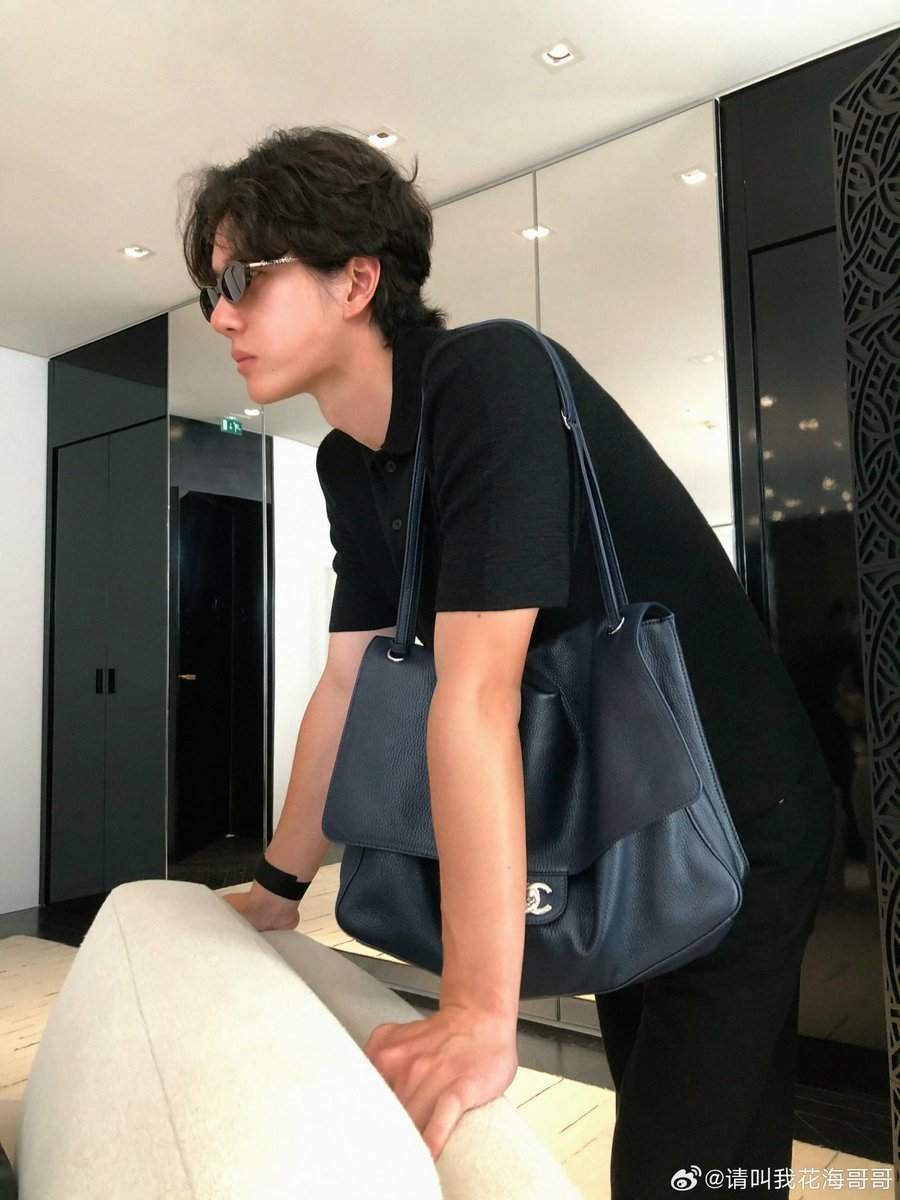 infinityhtpl's tweet photo. #wangyibo 
#王一博 💚

「Paris BO log」 https://t.co/erOp2rU2pE