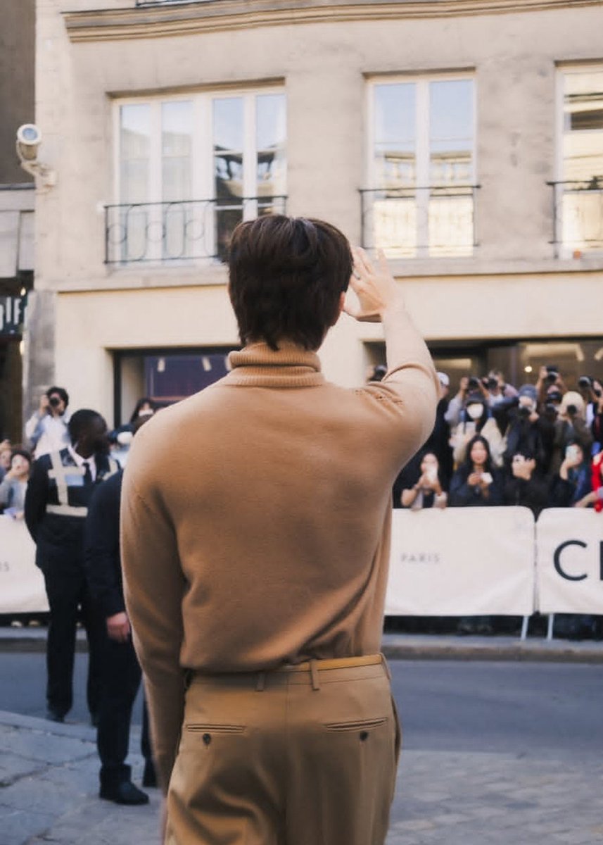 FashionistD's tweet photo. Daily dose of THE FALL SEASON and we have #BOOK for CELINE today! https://t.co/MzZGBZ0jSI