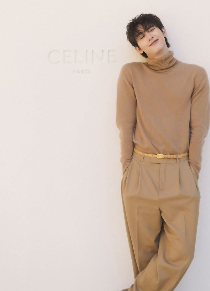 FashionistD's tweet photo. Daily dose of THE FALL SEASON and we have #BOOK for CELINE today! https://t.co/MzZGBZ0jSI