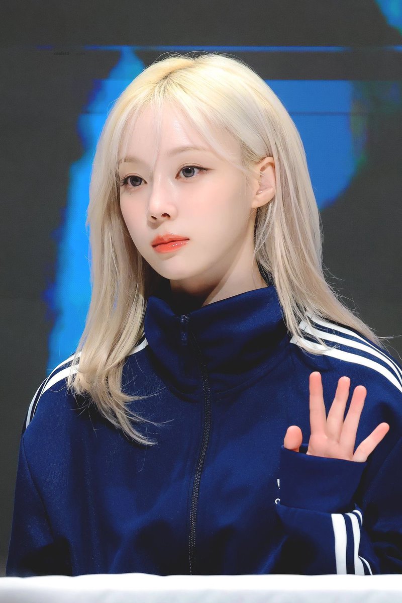 im___minter's tweet photo. 오랜만에 좀 놀까 하는데 어때 나 이뻐?
#연능 #연예인능욕 #야상극 #멤놀 https://t.co/kA2nzgZHYD