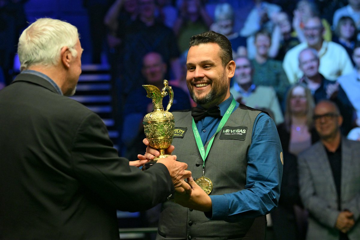 WorldSeniors's tweet photo. Happy Birthday to the 2024 World Seniors Snooker champion Igor Figueiredo! 🇧🇷

Here he is being presented with the trophy by the late, great John Virgo 🏆

#SeniorsSnooker https://t.co/4XjqEbHU3W