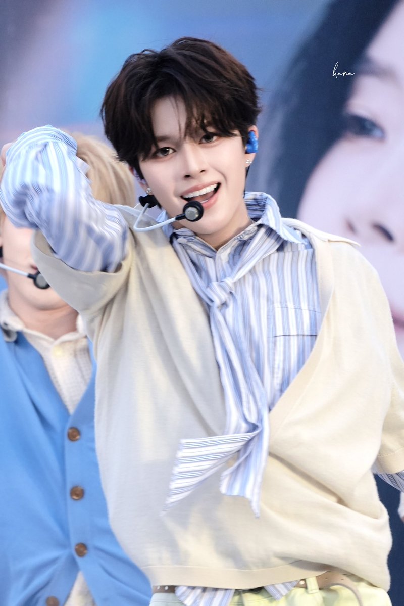 hanash1teru's tweet photo. 261004 여주 프리미엄 빌리지 축하공연

🫨

#VAYONN #TERU 
#베이온 #테루 https://t.co/RAxUScSuSP