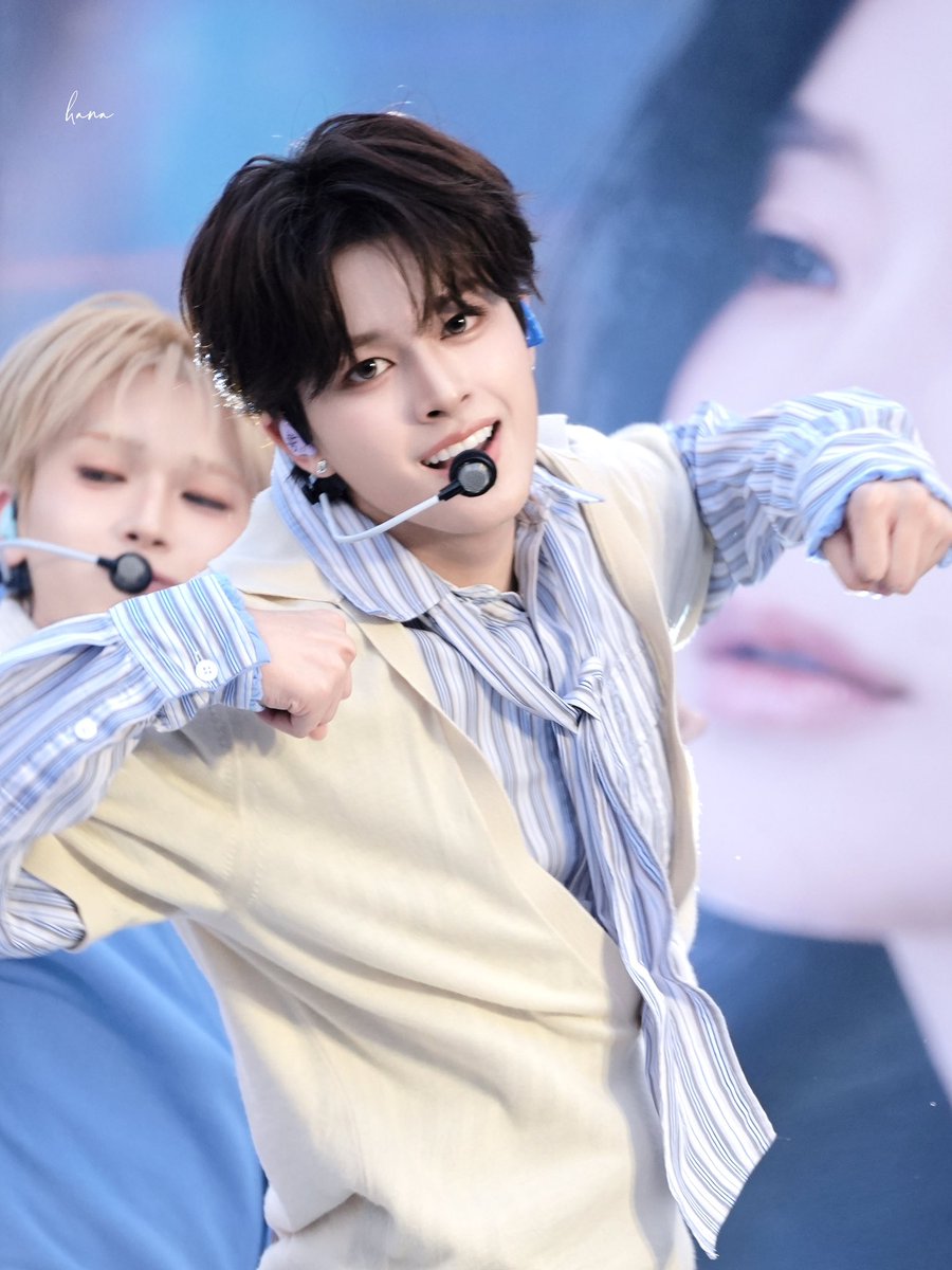 hanash1teru's tweet photo. 261004 여주 프리미엄 빌리지 축하공연

🫨

#VAYONN #TERU 
#베이온 #테루 https://t.co/RAxUScSuSP