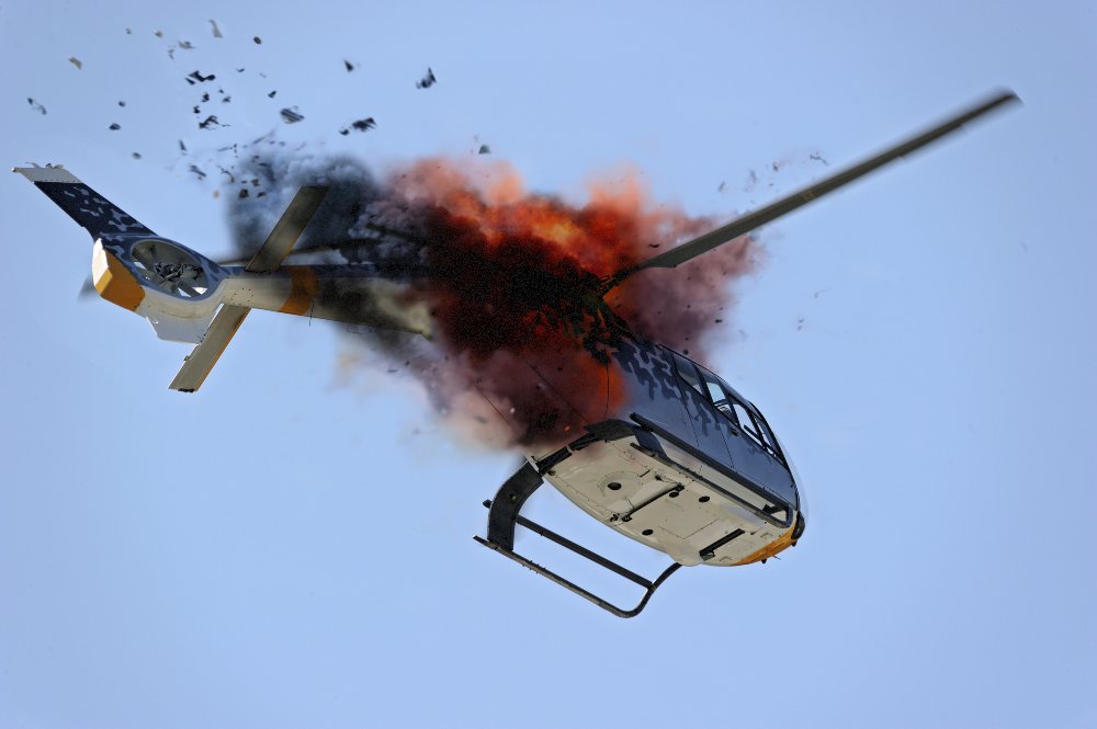 NigeriaStories's tweet photo. BREAKING NEWS: Several persons are feared d€ad after a helicopter crashed in Igbokoda, headquarters of Ilaje Local Government Area of Ondo State. https://t.co/HqUDYClMbn