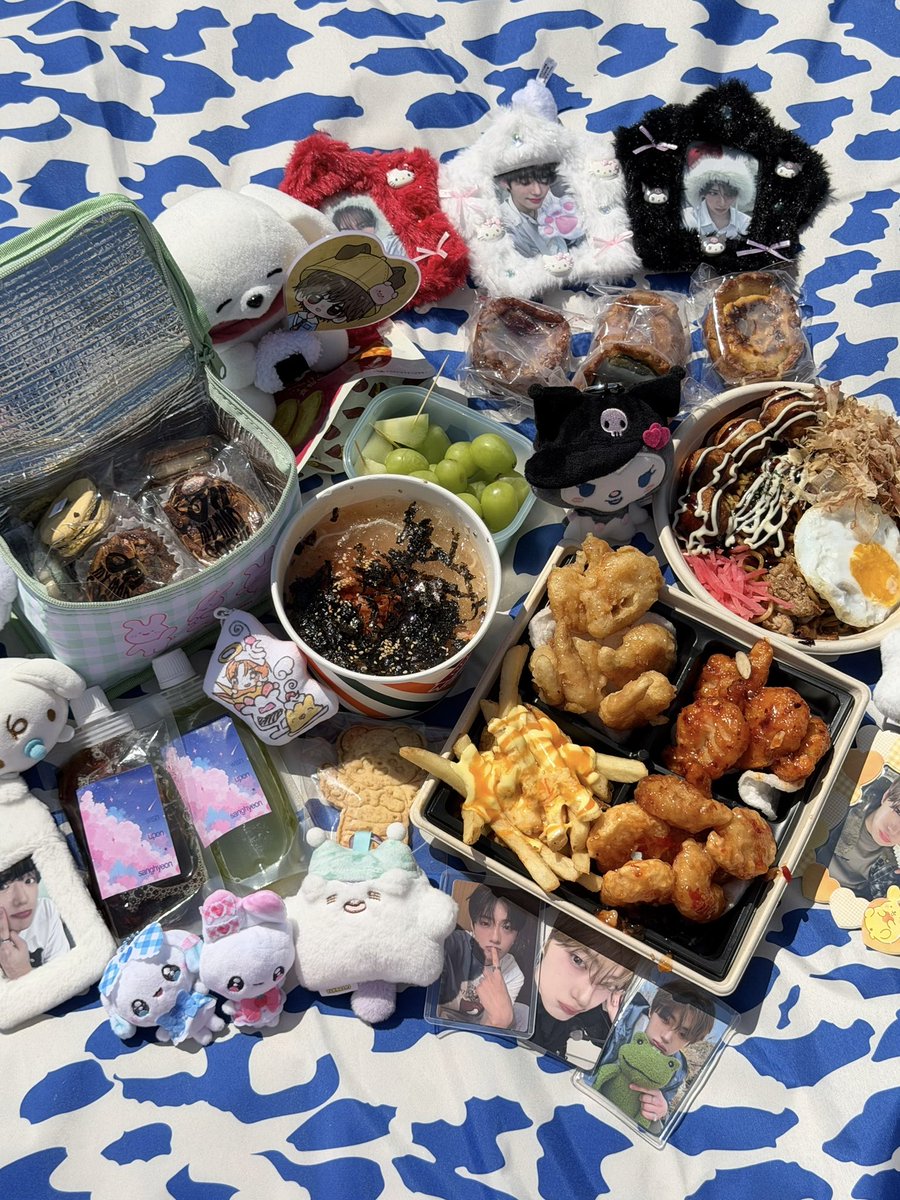 touumorokosi's tweet photo. 아타페 정말 …
너무너무 더웠지만 김치말이국수 최고로 맛있었네요
돗자리에 음식 가득 펼쳐두고 쭈파티🫧 https://t.co/mfadSWiFWk