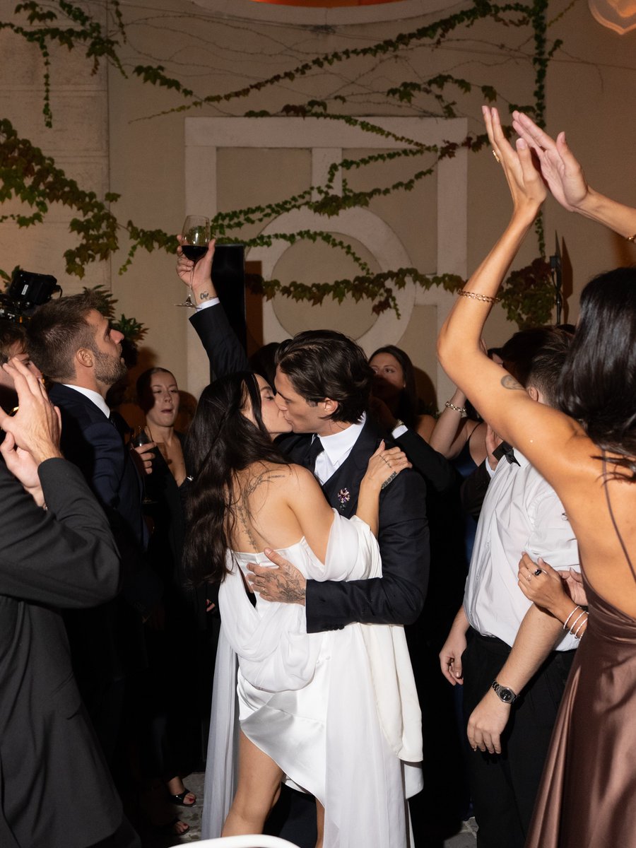 maneskin_arg_'s tweet photo. NUEVO POST DEL FLAMANTE ESPOSO ❤️💍

"Los mejores días de mi vida. Orgulloso de poderte llamar mi ESPOSA" es el texto con el que acompañó estas hermosas fotos https://t.co/xGghIU6HbR