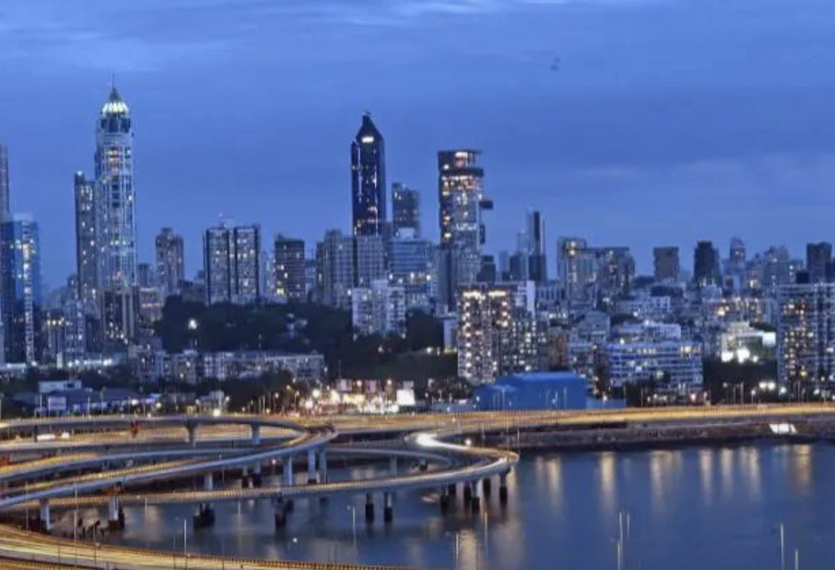 hvgoenka's tweet photo. Mumbai has mastered the art of looking like Manhattan from a distance  with a spectacular skyline. But beneath that glossy vertical city lie sprawling slums, broken roads, potholes &amp; crumbling infrastructure. 
Mumbai’s skyline-21st century. 
Mumbai’s infrastructure-18th century! https://t.co/aalPUht8K9