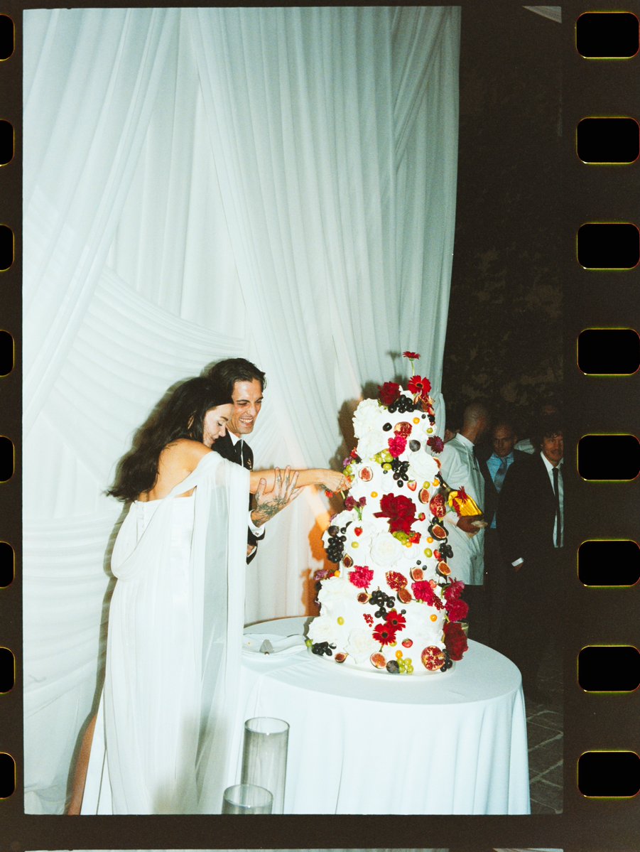 maneskin_arg_'s tweet photo. NUEVO POST DEL FLAMANTE ESPOSO ❤️💍

"Los mejores días de mi vida. Orgulloso de poderte llamar mi ESPOSA" es el texto con el que acompañó estas hermosas fotos https://t.co/xGghIU6HbR