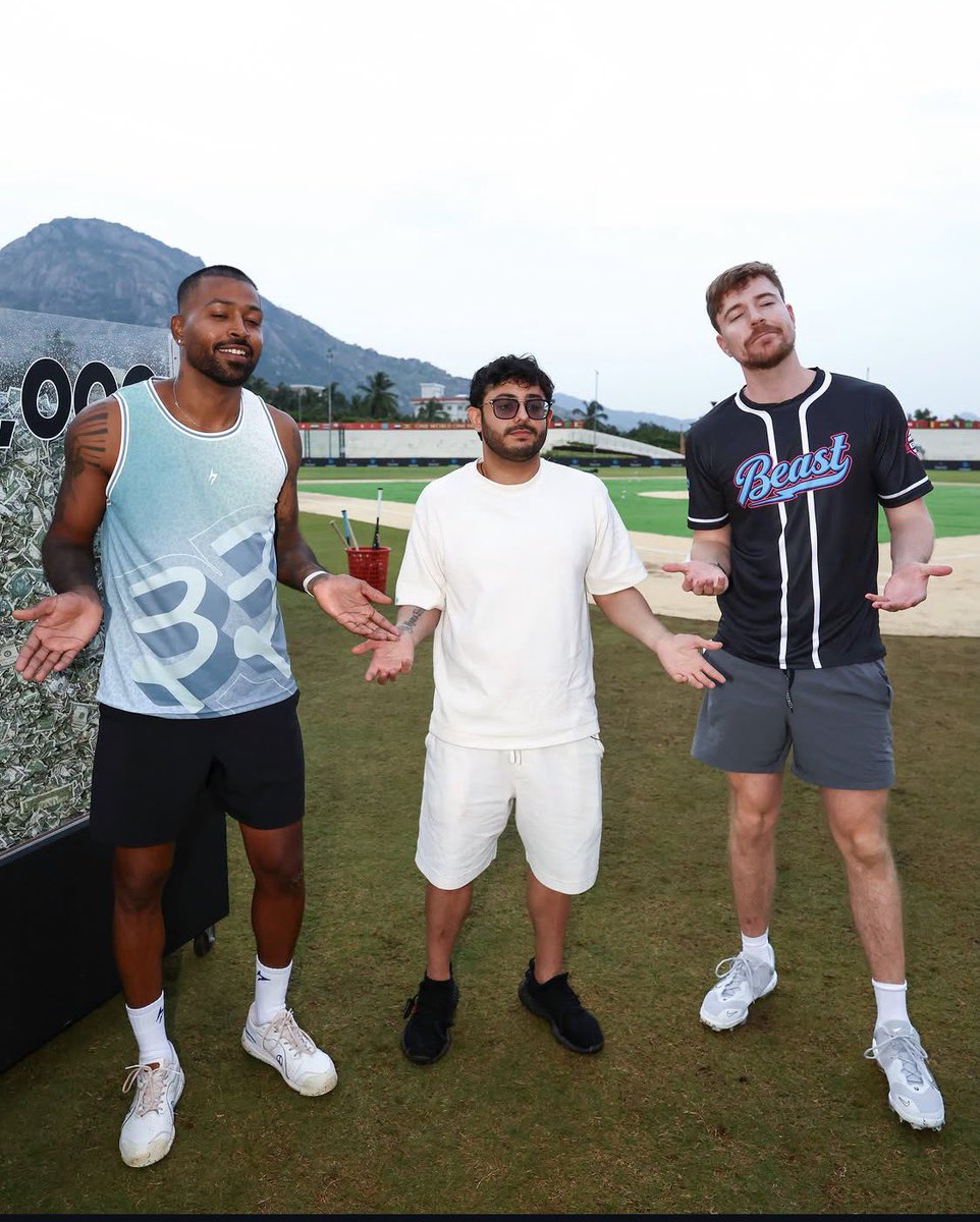 CarryMinati's tweet photo. Chilling https://t.co/6qBSUgGy1e