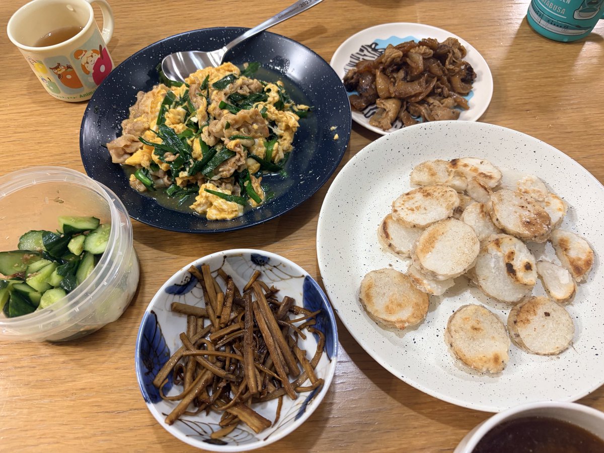 mochizozo's tweet photo. 平日の19時帰宅ごはん🍚
一撃必殺のごはんが進むやつになりがち https://t.co/JWgf3y0ME3