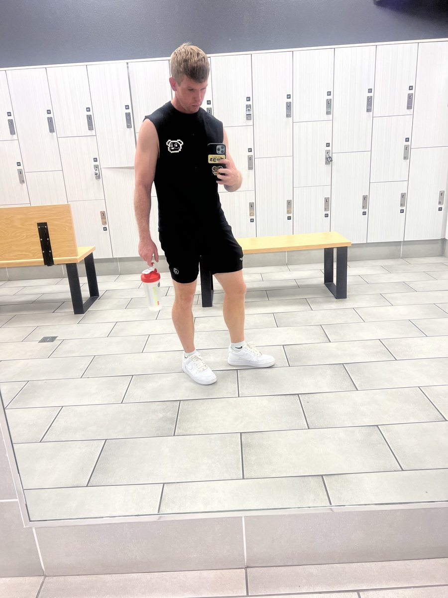 devteaches's tweet photo. Happy Monday to everyone that didn’t take the weekend off ☀️

If you showed up for yourself and others, you’re gonna level up 🫵

Never let a setback take you out, just let it teach you what not to do again 1💯 https://t.co/fRNuJY9Mo1