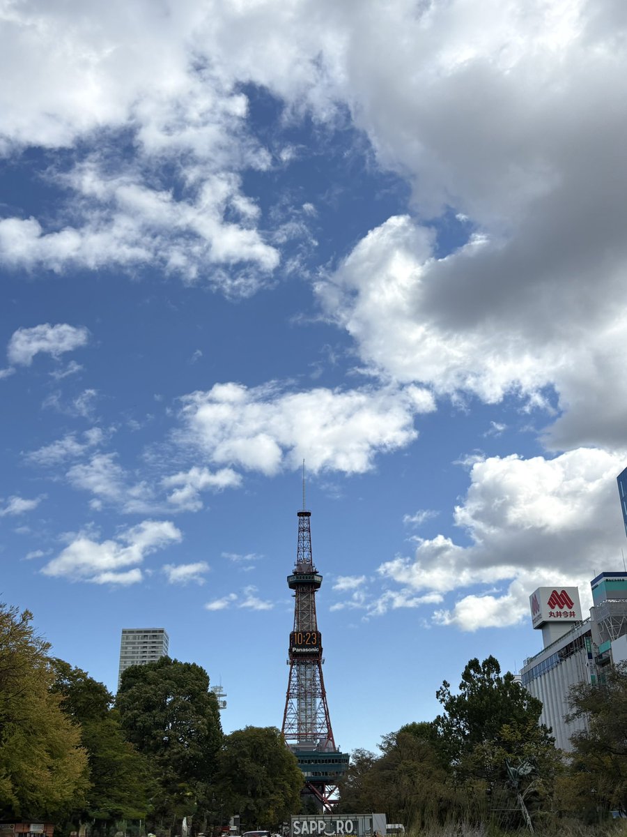 nico705_naoco's tweet photo. 札幌マラソンハーフ、猛暑&雨続きで全然走れてなくて不安しかなかったけど、そこそこ満足のタイムで完走できました🏃♀️
THE RETURNのドームコンのTシャツを着て、ハレスとして恥じぬ走りをしようと勝手に頑張りました笑
応援してくれた皆さま、ありがとうございました🫶
#HOTTEST #2PM_THE_RETURN https://t.co/sd79Ye1snr